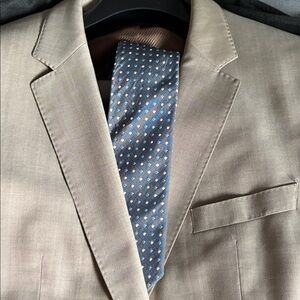 Hugo Boss Light Tan Men's Suit, A FREE tie to go with suit!